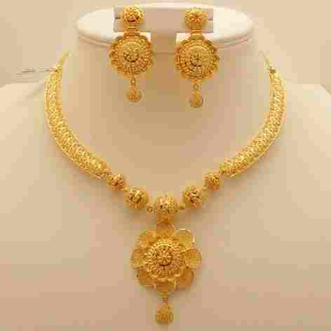 Marriage Modern Tanishq Gold Necklace Designs With Price : हसली नेकलेस 