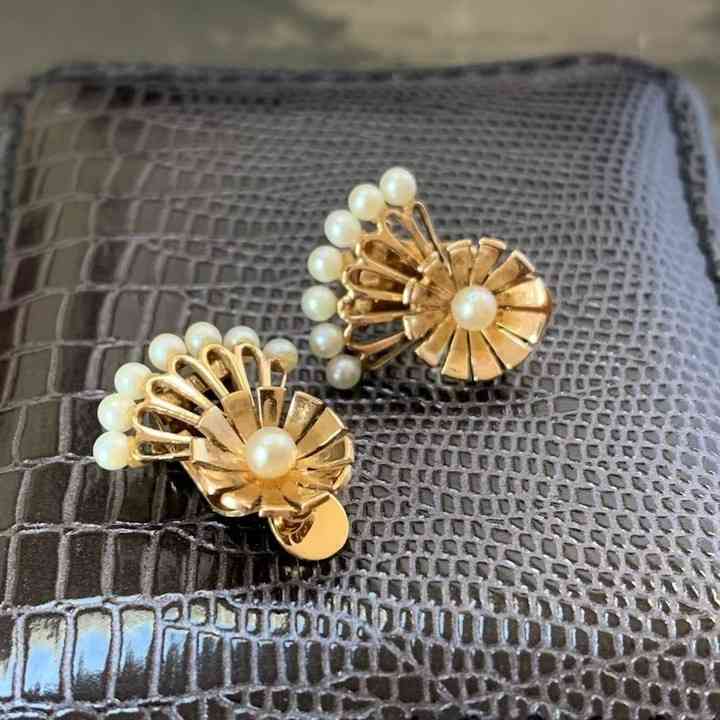 stylish daily wear gold earrings